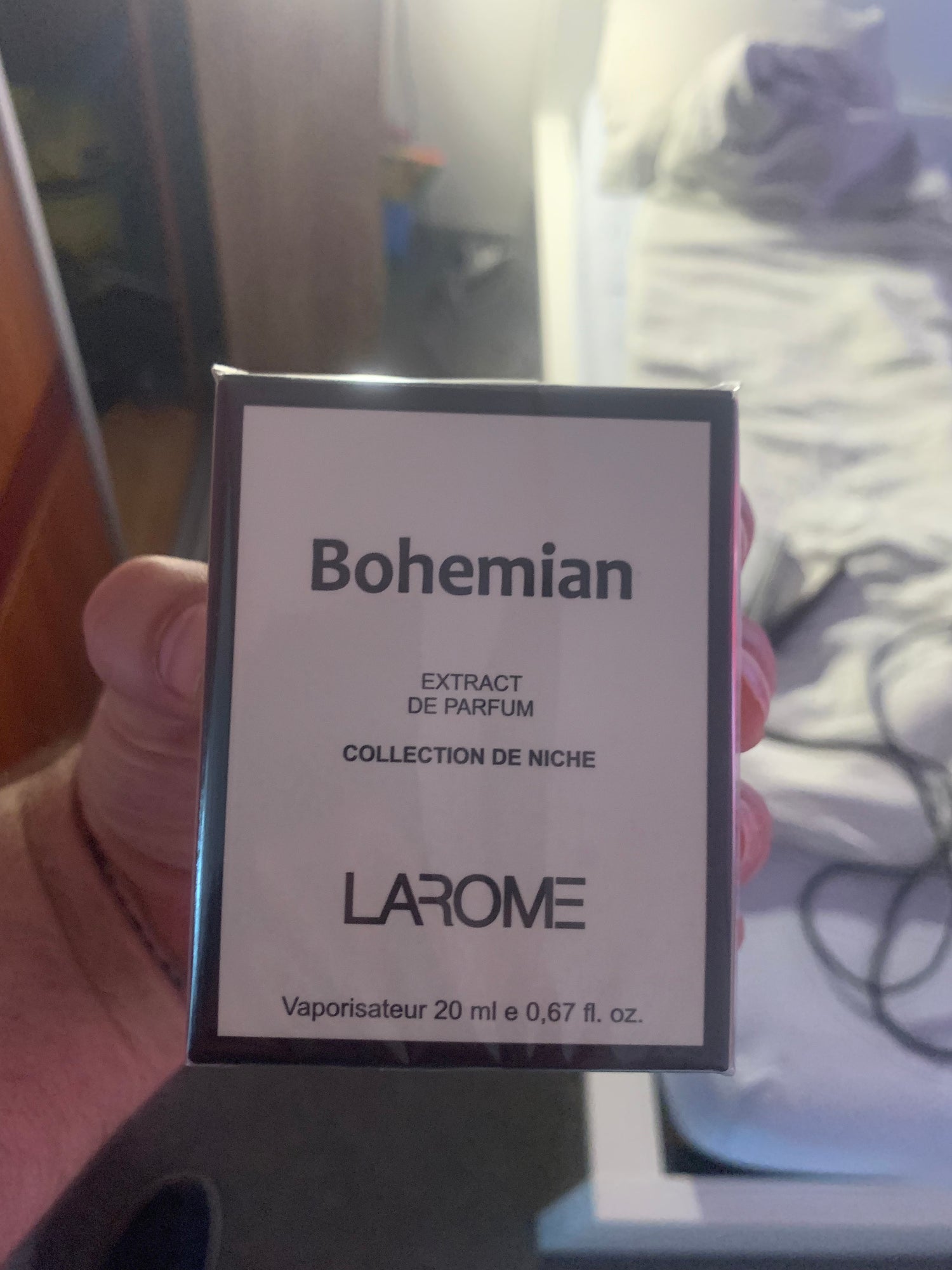 Ranka laiko Bohemian kvepalų analogą - pirkite pigiau